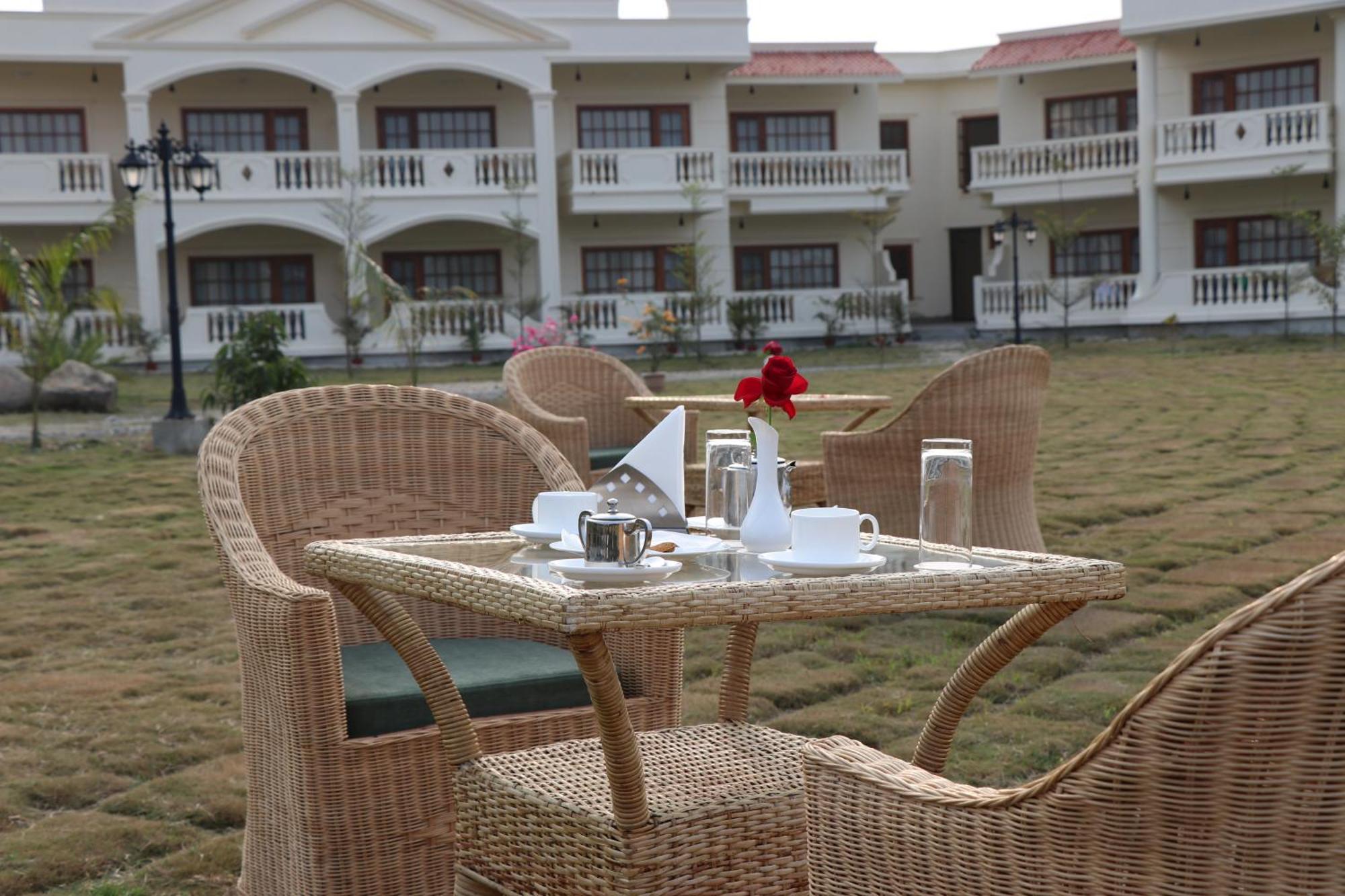 Royale De' Casa Resort Kāziranga Exterior foto